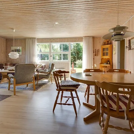 Three-bedroom Holiday In * Hals